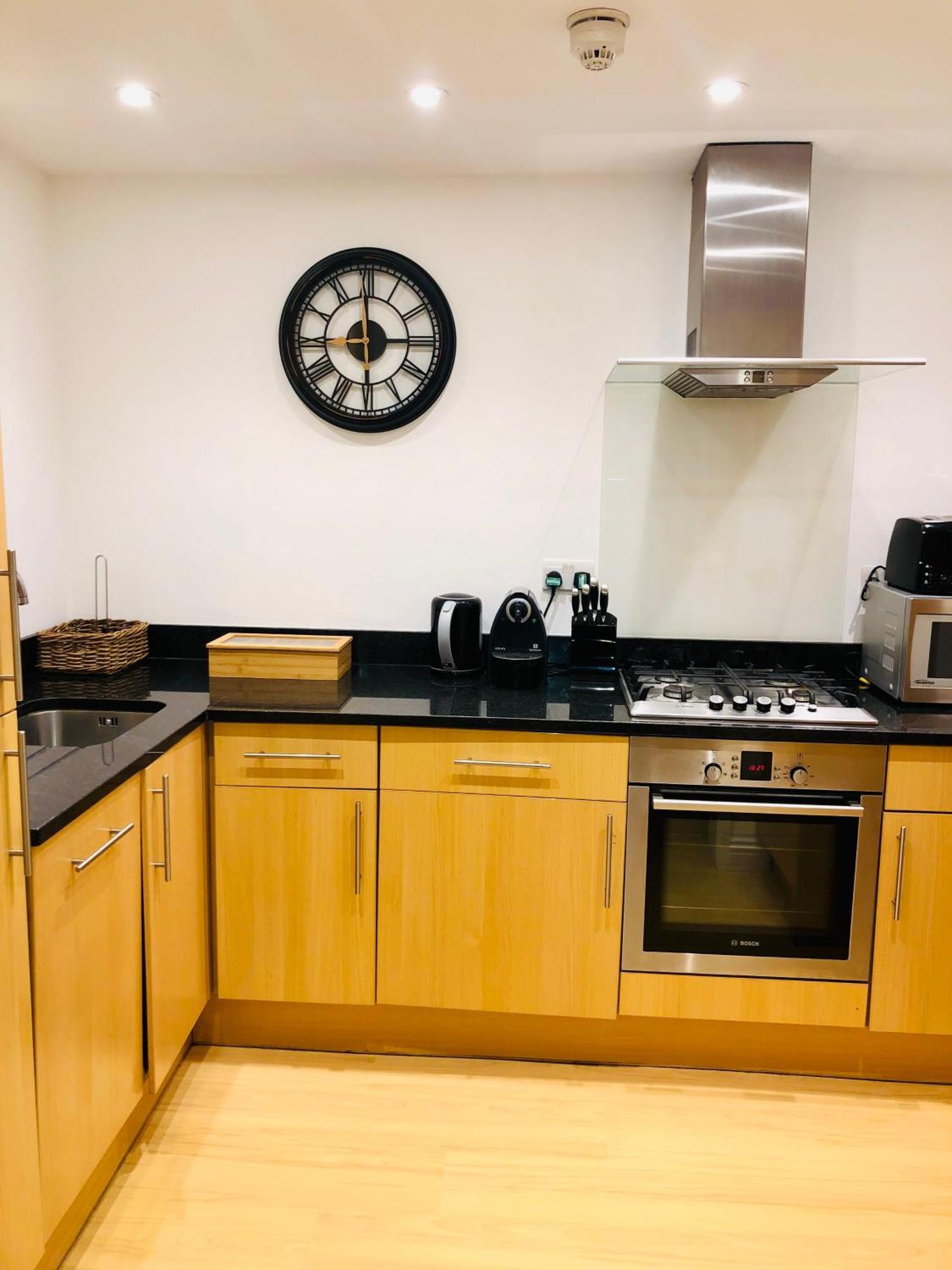 Apartment Superbly Located 2 Bedroom Luxury Bath