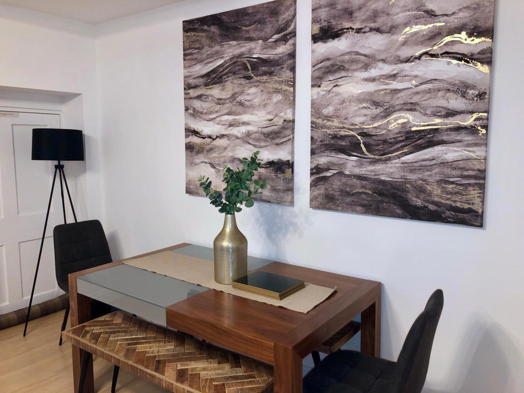 Superbly Located 2 Bedroom Luxury Bath