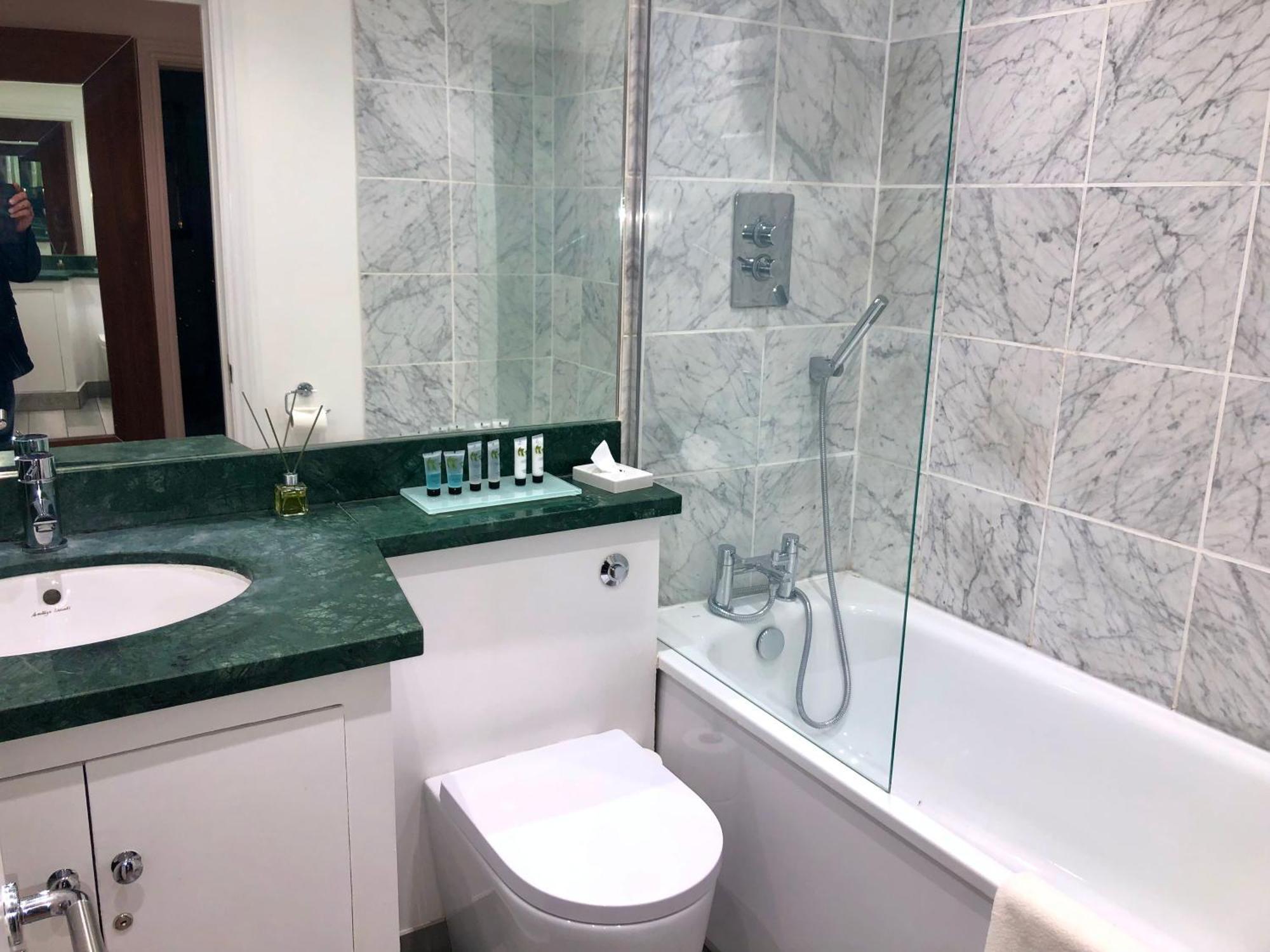 Apartment Superbly Located 2 Bedroom Luxury *